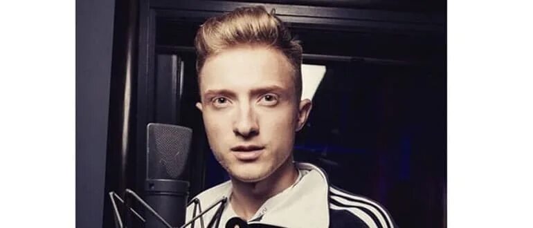 Riccardo никаких чувств. R riccardo. Riccardo певец. Riccardo певец. Рикардо бэйр arkane.