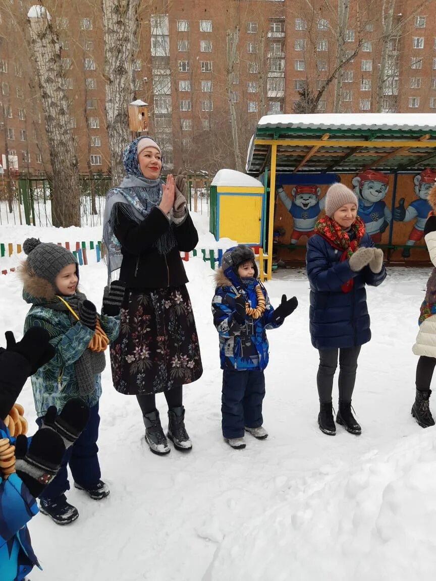 Масленица в доу сценарий для детей. Масленица в детском саду. Праздник Масленица в детском саду. Гулянье на Масленицу в детском саду. Масленица на улице для детей в ДОУ.