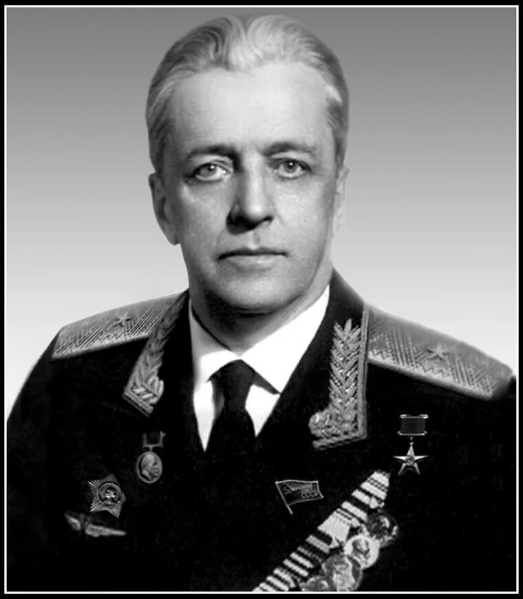 Калашников молодой. Конструктор а. В н челомей. Владимир николаевич челомей. Челомей нинель васильевна.