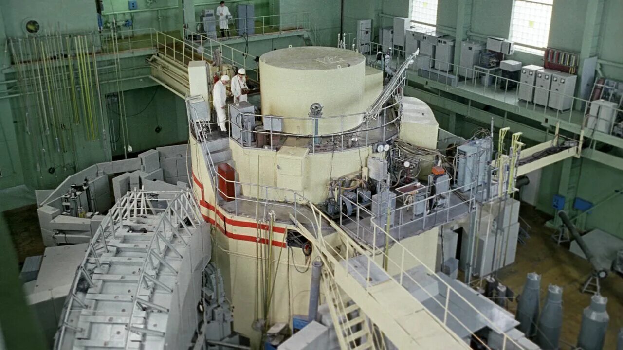 Ввр курс. Ядерный реактор ввр. мифи ядерный реактор. атомный реактор a4w. исследовательский ядерный реактор томск.