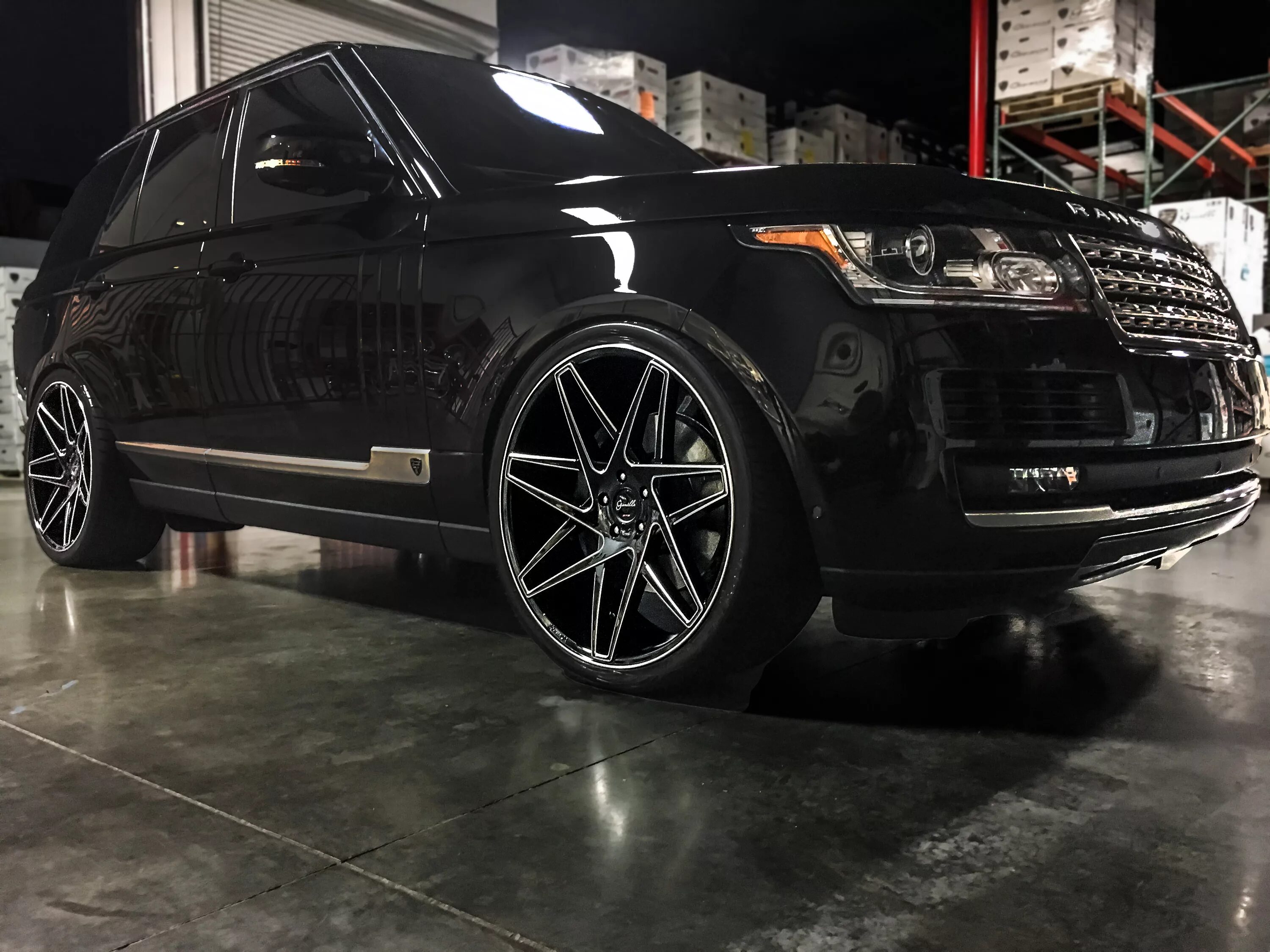 Tuning диски. Диски r22 range Rover Vogue. Range Rover Velar диски r22. Range Rover Gianelle. Диски на range Rover l405 r22.