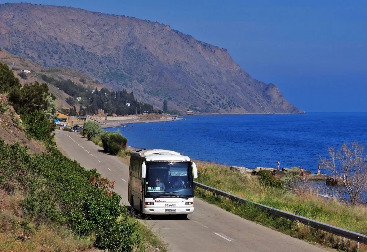 Автобус крымчане. Автобус на море. Автобусный тур к морю. Автобус для путешествий. Автобусный тур на море.