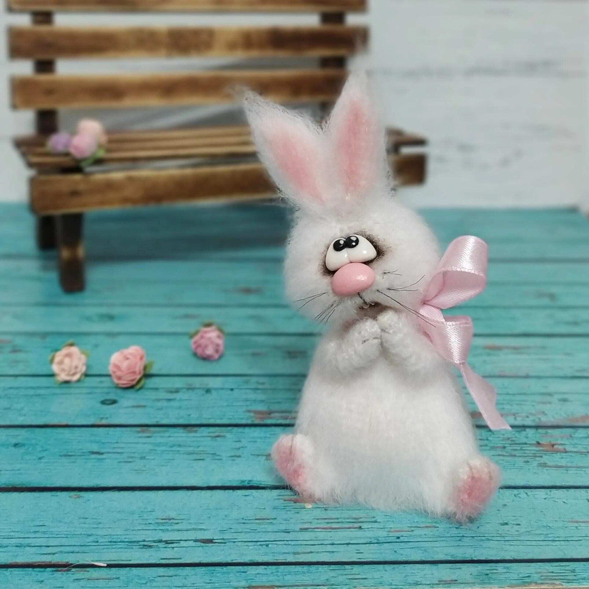 Бяша зайчик. Бяша зайчик новелла. Tiny bunny персонажи бяша. Бяша зайчик. Мини кролики санта.