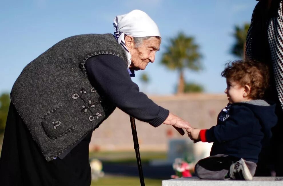 Уважение к старшим. Воспитание уважения к старшим. Обычай уважения старших. Пример уважения к старшим. Пример уважения к старшим.
