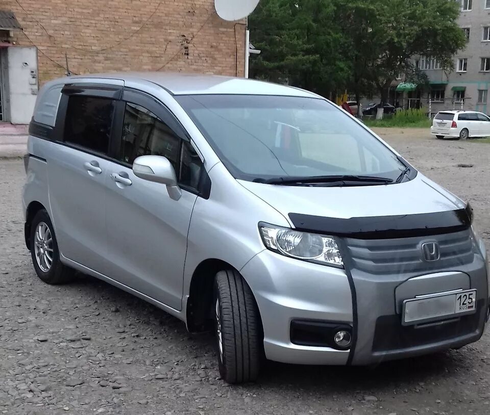 Honda spike купить. Honda freed Spike 4wd. Honda freed 1.5. Honda freed 4wd. Honda freed 2010.