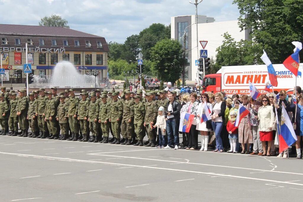 Погода клинцы брянская область 14 дней. Клинцы. Клинцы Центральная площадь. Клинцы последние новости. Праздник в Клинцах сегодня.