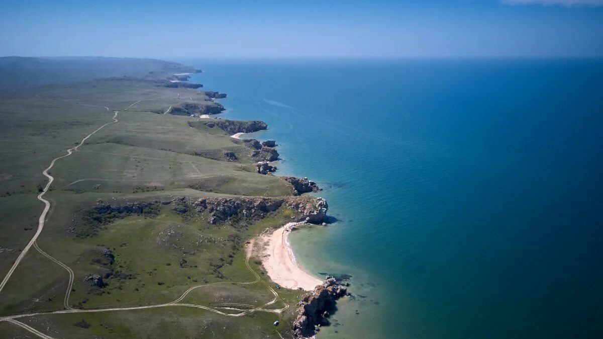 Береговая линия крыма. Село стрелковое Крым. Крым вид сверху. Крым с воздуха.