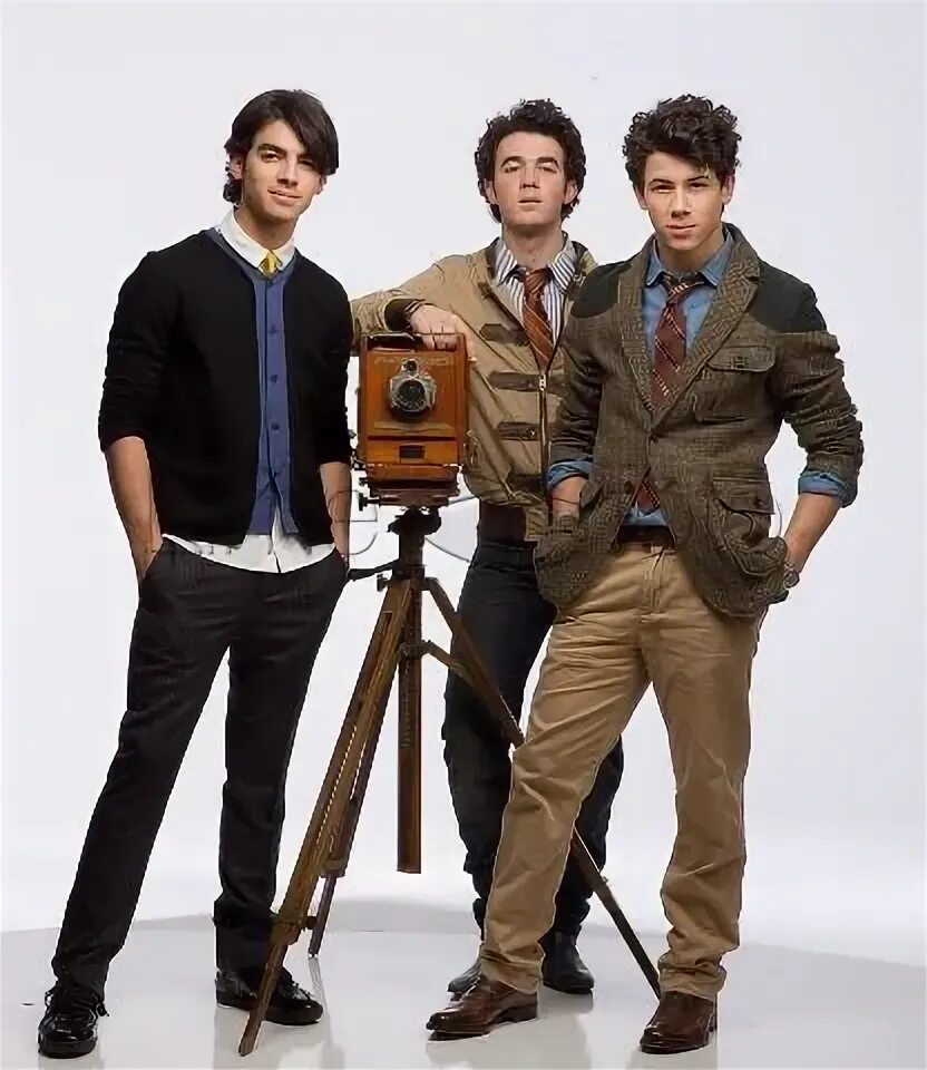 Jonas ems. Jonas brothers Photoshoot 2007. Братья Brotherz. Jonas em onlyfans.