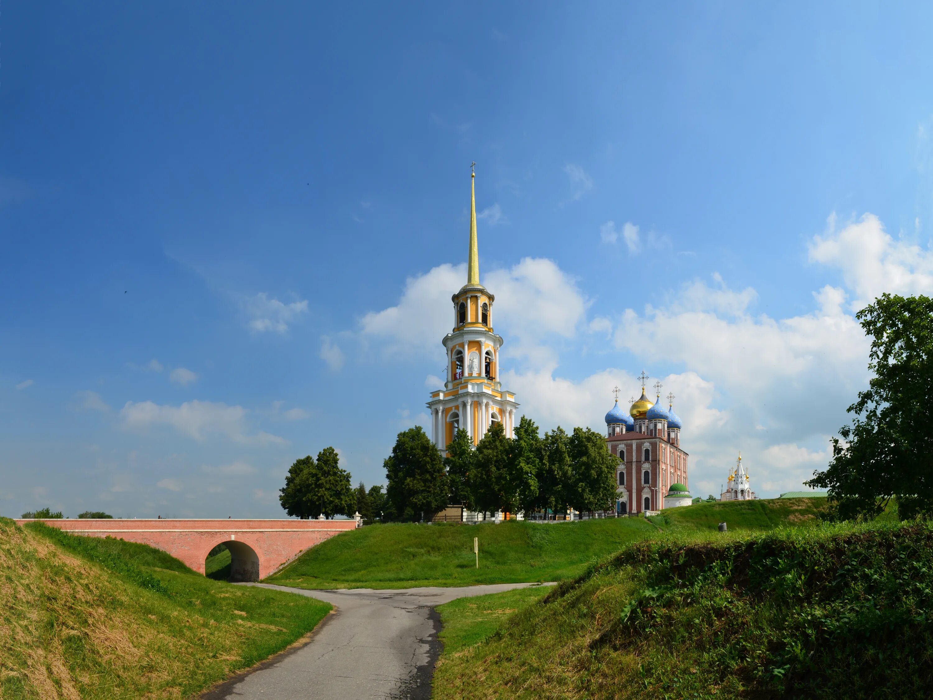 Рязань Кремль. Остров Рязанский Кремль. Рязанский Кремль крепость. Рязанский Кремль Бровкин.