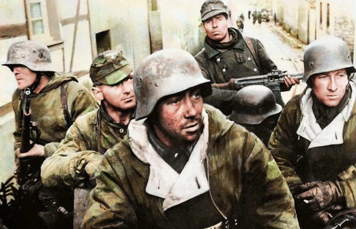 Вермахт в 1945 году. Немецкие солдаты вермахта в 1944. кампфгруппа пайпер. солдаты вермахта 1945 берлин.