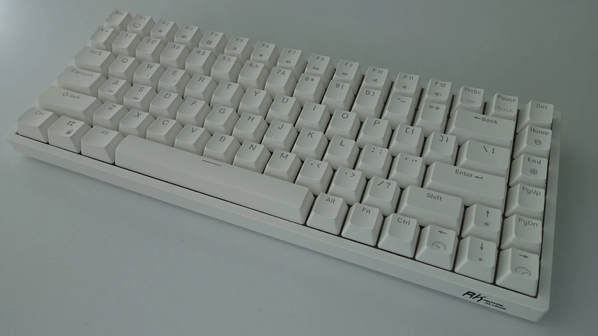 Royal cludge. Royal Kludge rk84. Rk84 Keyboard. Rk84 клавиатура. Клавиатура Royal Kludge r75.