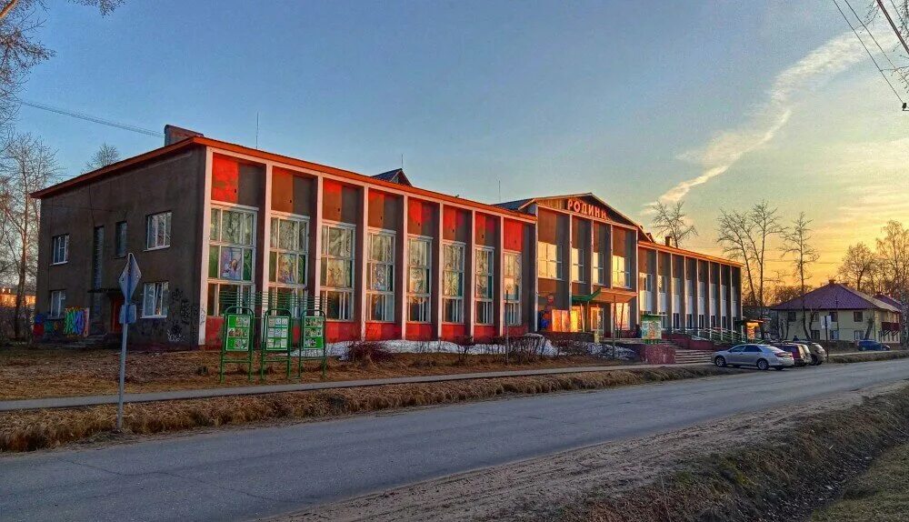 Торговый центр фаворит коряжма. Центр коряжмы. Дк родина коряжма. Культурно досуговый центр в коряжме. Ул театральная коряжма.