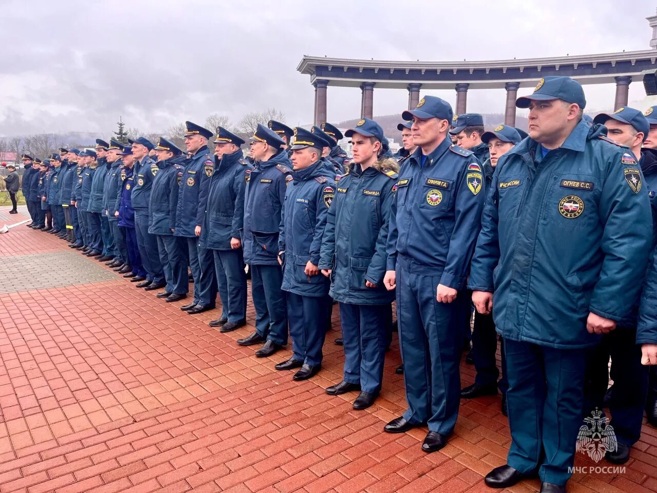 Пожарная охрана. МЧС картинки. С праздником пожарной охраны. С днем пожарной службы. Мчс россии по сахалинской