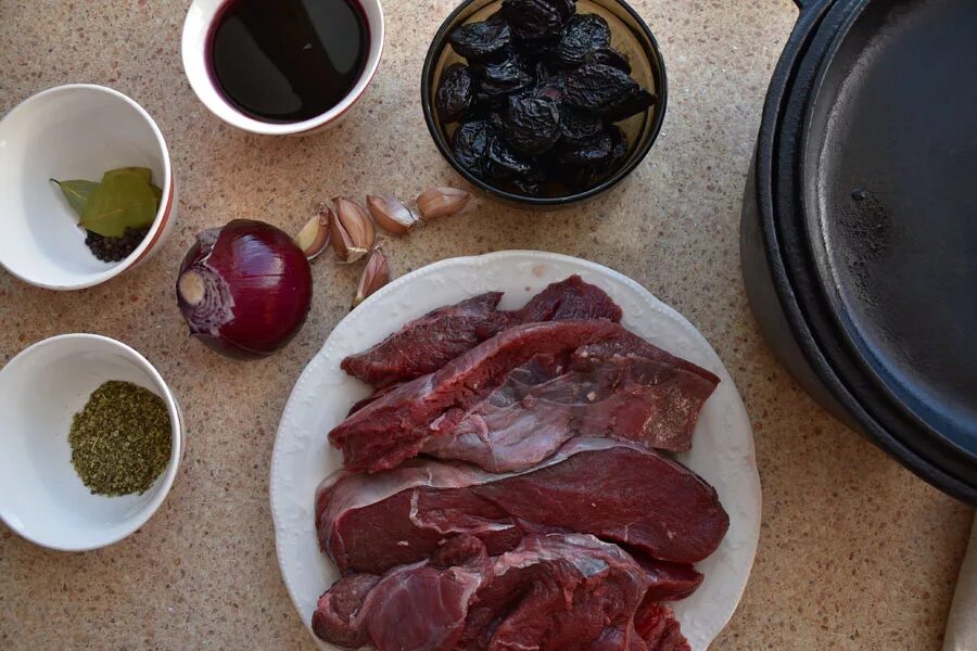 Как вкусно приготовить мясо лося. Лосятина с кедровыми орешками.