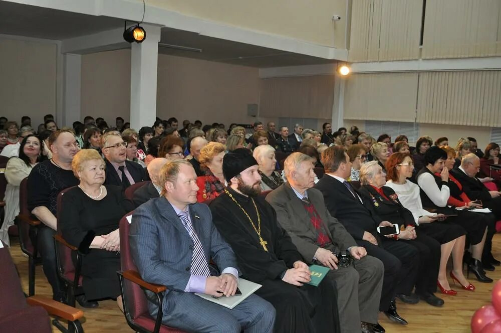 Магадан парковая улица 2 тринитрон плюс. 17 гимназия магадан. Магадан 24. Магаданэнерго. Магазин тринитрон в магадане.