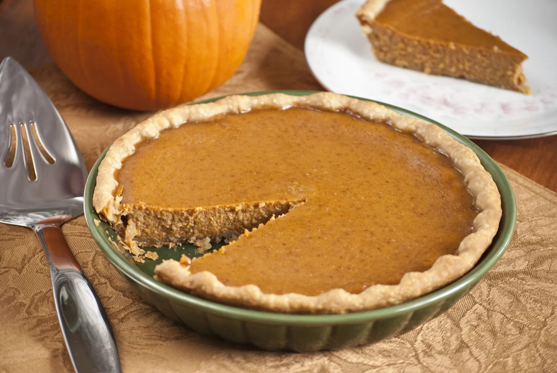 Тыквенный пирог с рисом. Тыквенный пирог pumpkin pie. памкин пай. американский тыквенный пирог. тыквенный пирог на день благодарения.