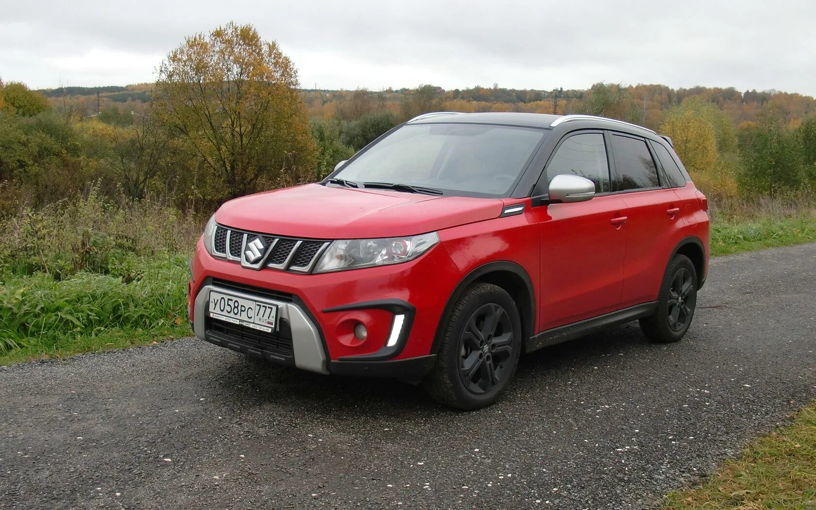 Suzuki Vitara s. Suzuki Vitara Red. Сузуки Гранд Витара красная с черной крышей. Сузуки Витара красная.