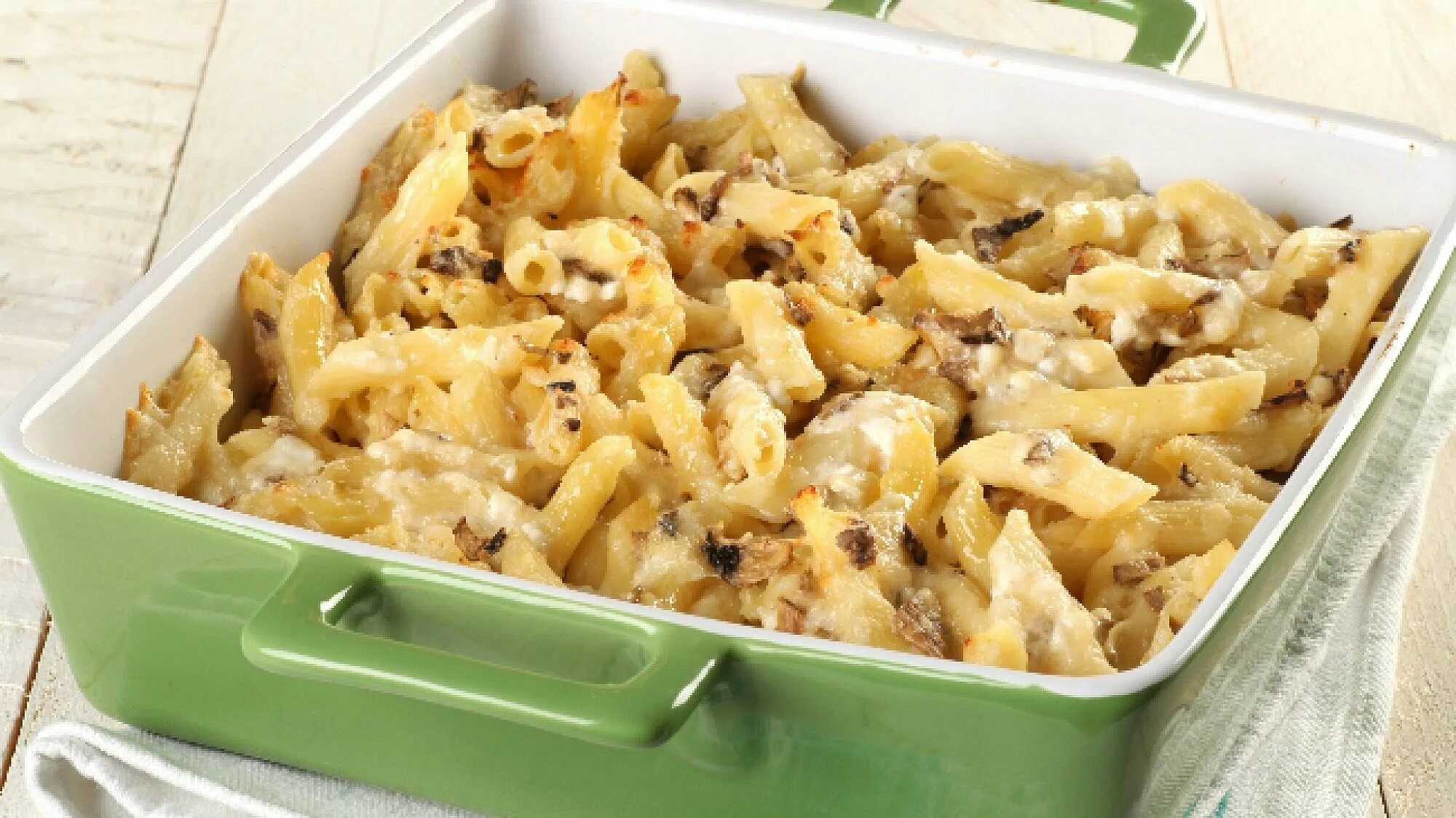 Макароны с грибами и сыром. Запеканка с макаронами и грибами. макароны с грибами в духовке. запеканка из макарон с грибами и сыром. запеканка из макарон с грибами.