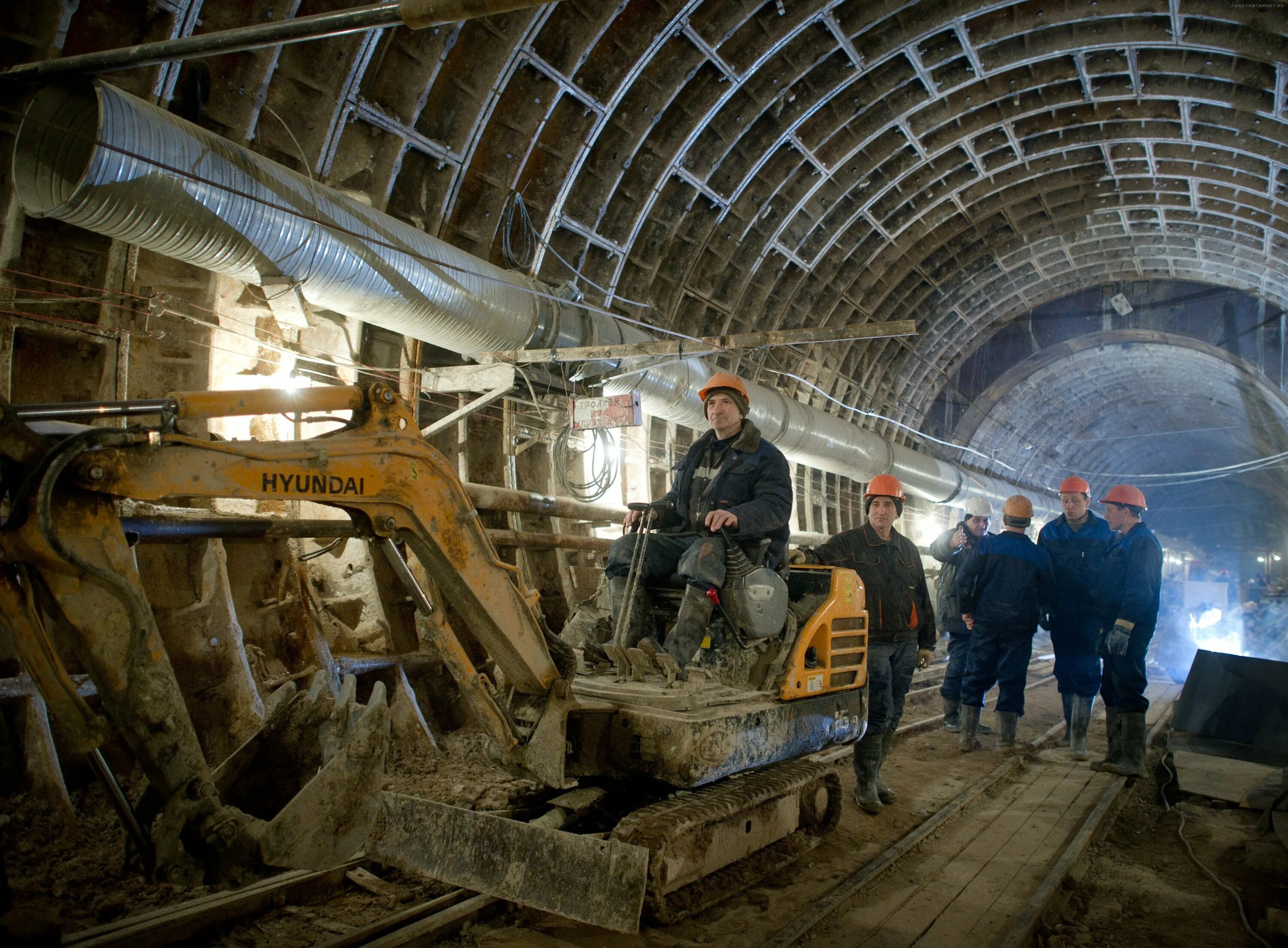 Строители метро. Подземное строительство. Строительство метро. Подземная стройка метро. Строительство метро в Москве.