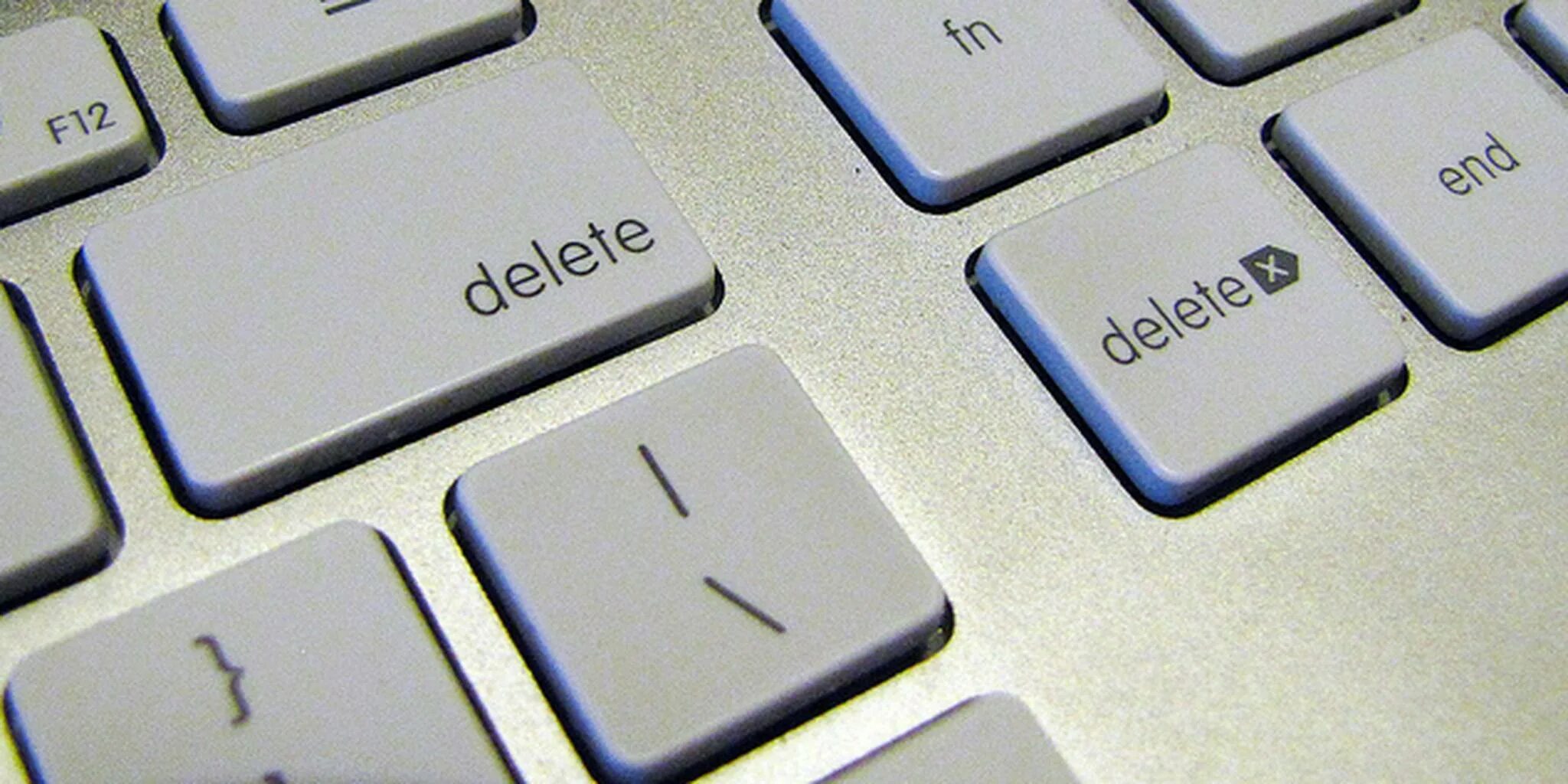 Go delete. Twitter delete. justdeleteme. зеленая кнопка в интернете. silmek.