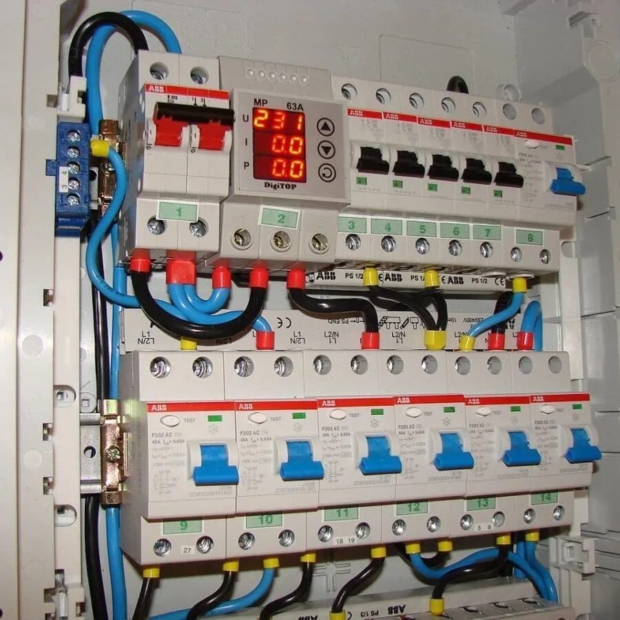 Сборка щитка для частного. Щиток распределительный 380/220в монтаж. Распределительный щит 380 вольт 15 квт. Расключение щита квартирного. Сборка щитка для частного.