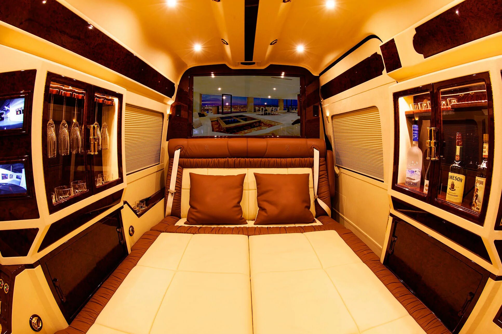 Микроавтобусы люкс. Mercedes sprinter vip. мерседес спринтер турист люкс. мерседес спринтер lexani. mercedes sprinter sprinter vip.