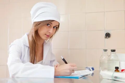 Молодая врач пришла на прием
