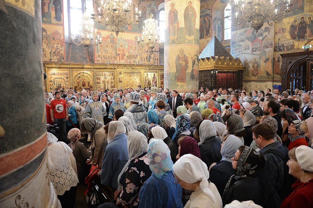 богослужение в успенском соборе московского кремля. богослужение в храме успения в кремле. богослужение в успенском соборе московского кремля. служба в успенском соборе кремля. служба в успенском соборе кремля.