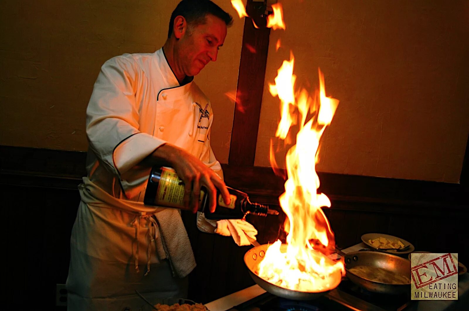 Фахитос фламбе. Меренга фламбе. Шоколадный фламбе. Шеф повар фламбе. Десерт везувий фламбе.