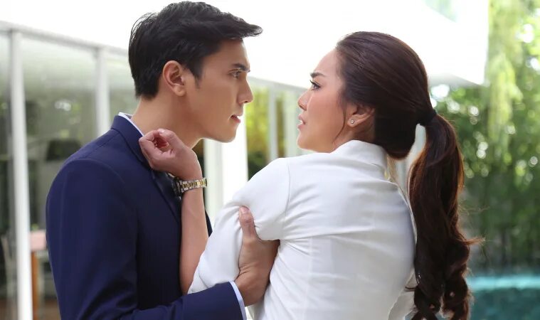 Телохранитель лакорн таиланд. Покинутый рай лакорн. Профессиональная жена лакорн. Лакорн вейр суколлават таиланд. Лакорн озвучкой профессиональная жена.