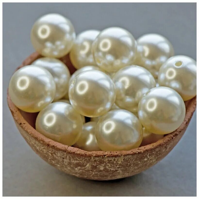 имитация жемчуга. жемчужные бусины для рукоделия. бусинки круглые белые. желтый жемчуг. жемчужина бусинка.