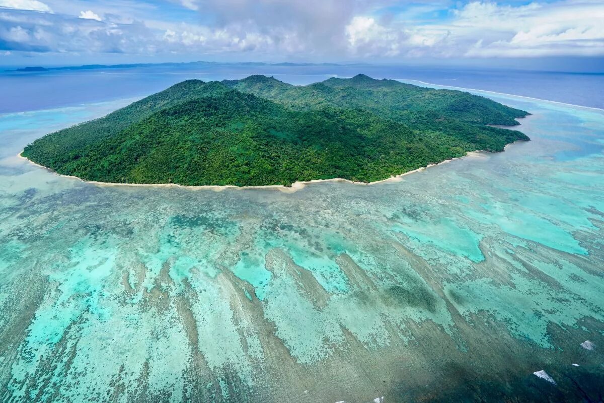 Океан и два острова. Острова Лау, Фиджи. Остров Фиджи Океания. Фиджи Атолл. Остров Атолл Рангироа.