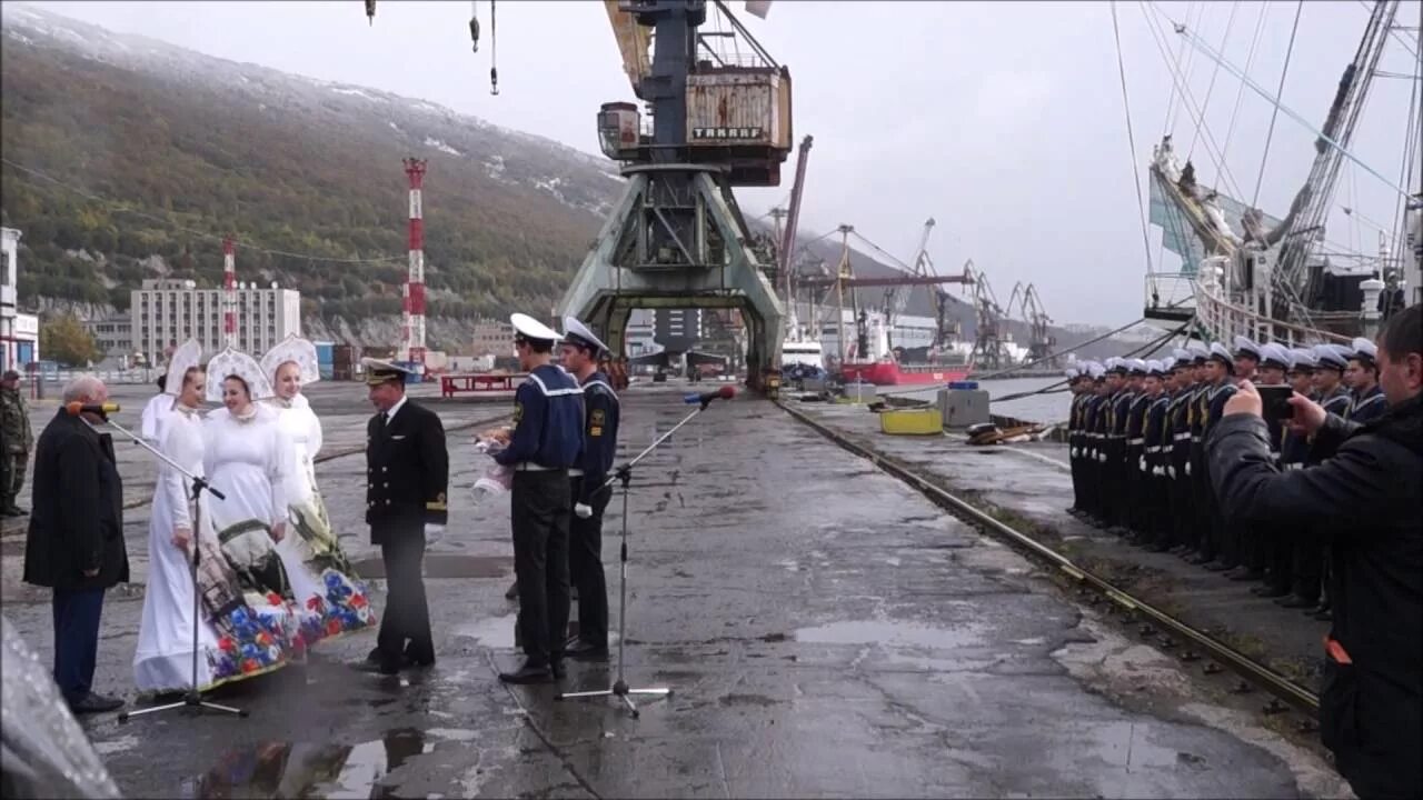 Сколько времени сейчас в магадане точное время. Паллада в магадане. магадан время сейчас погода. ввоз в магадан. демонтаж часов в магадане.