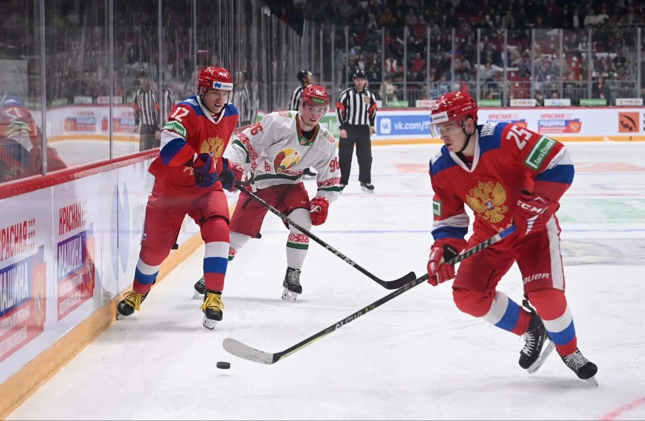 Хоккей картинки. Россия Беларусь хоккей. Фото хоккеистов. Южный Урал хоккей.
