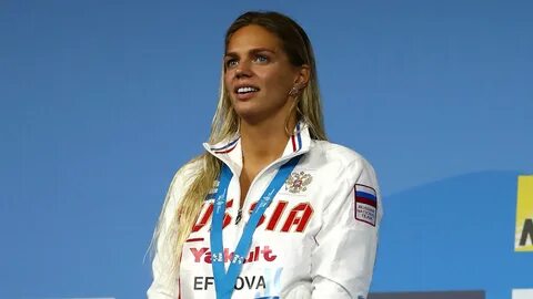 Олимпийская чемпионка по плаванию