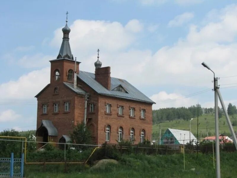 Церковь учалы. Учалы мечеть. мечеть в село учалы. кладбище село учалы.