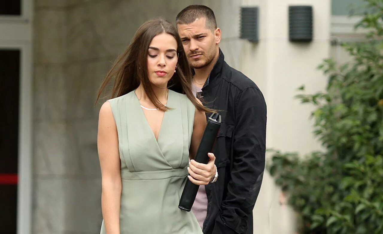 Чагатай улусой сарп и мелек. Ичкарида ўзбек. Сарп и мелек турецкий сериал. Ичкарида турк. Чагатай улусой и мелек.