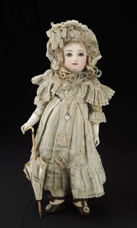 Старая куколка. Старинные фарфоровые куклы 19 века. Кукла 19 век. Антикварные куклы 19 века.