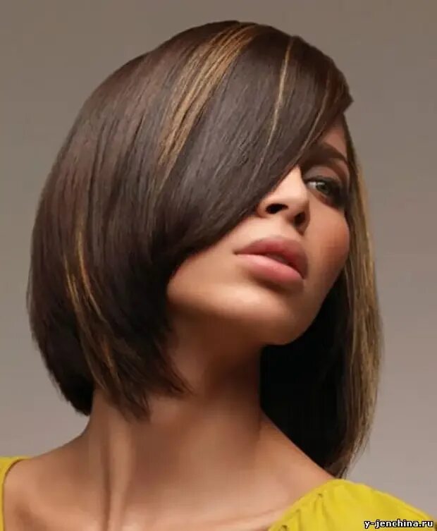 Каре с фиолетовыми прядями. Пряди на короткие волосы. Мелирование на тёмные волосы короткие. Розовые пряди на коротких волосах. Красное омбре на каре.