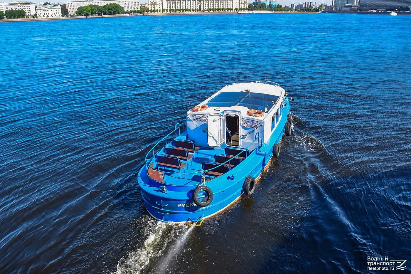 Центр водного транспорта. Водный транспорт. Водяной транспорт. Водный транспорт катер. Водный транспорт маленький.