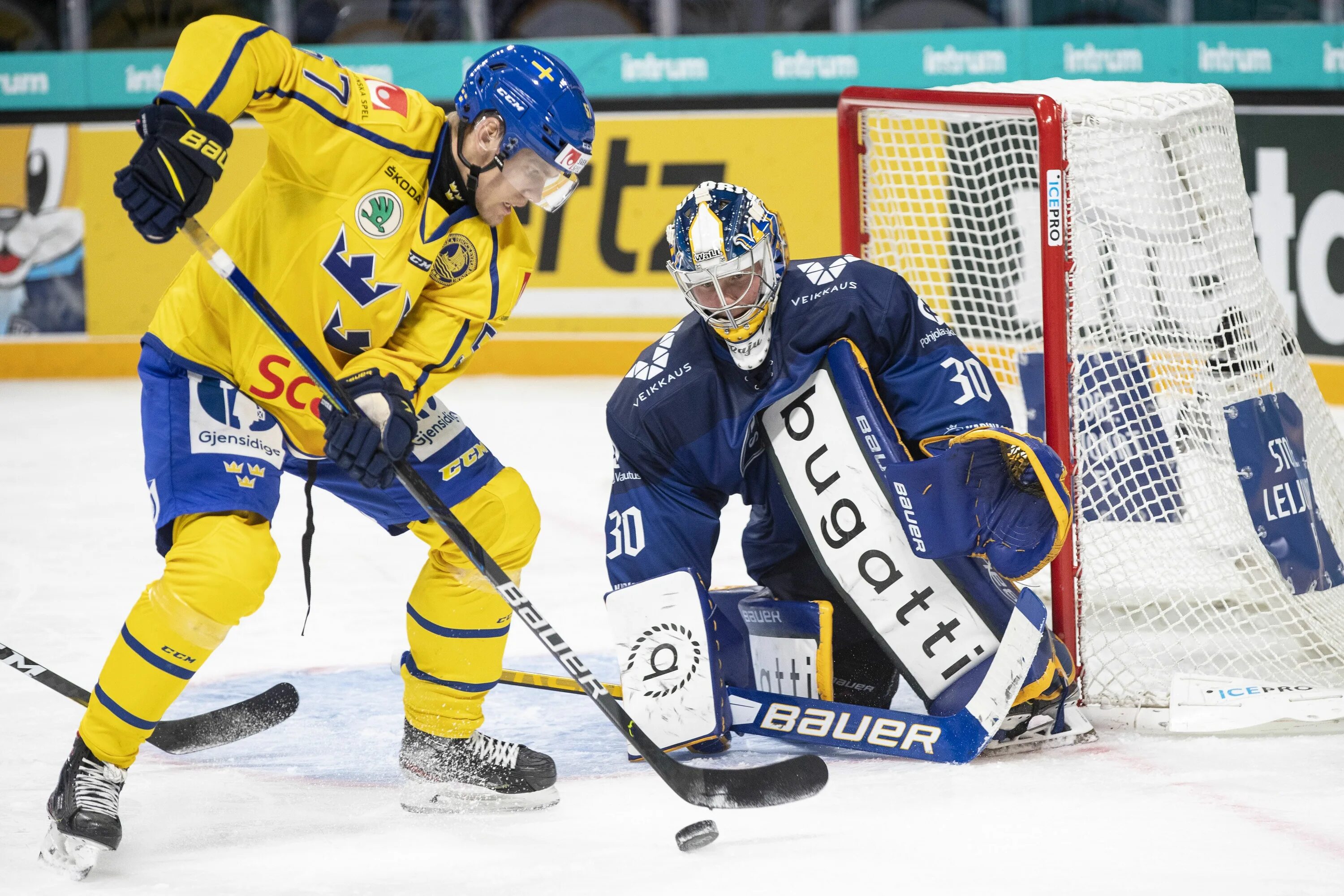 Швеция люди. Сборная швеции на ои 2022. Сотка севастополь артбухта. Шведы в финляндии. Финляндия швеция кубок первого канала.