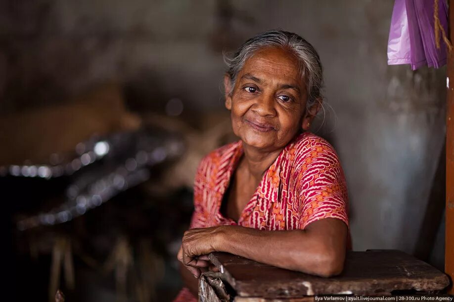 Ланкийцы шри ланка. Жители шри. Шри ланка национальный костюм. Бюргеры шри-ланки. Бюргеры шри-ланки.