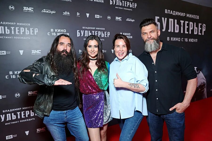 Кто играет главную роль в фильме бультерьер Минеев подружился с бультерьером. Ульяновский боец становится звездой кино / Нов