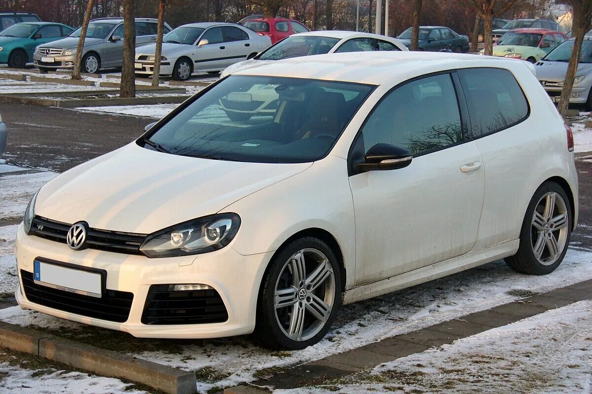 Какой гольф купить. Фольксваген гольф 6. VW Golf 6 r. Фольксваген гольф 6r GTI. Volkswagen гольф 6.