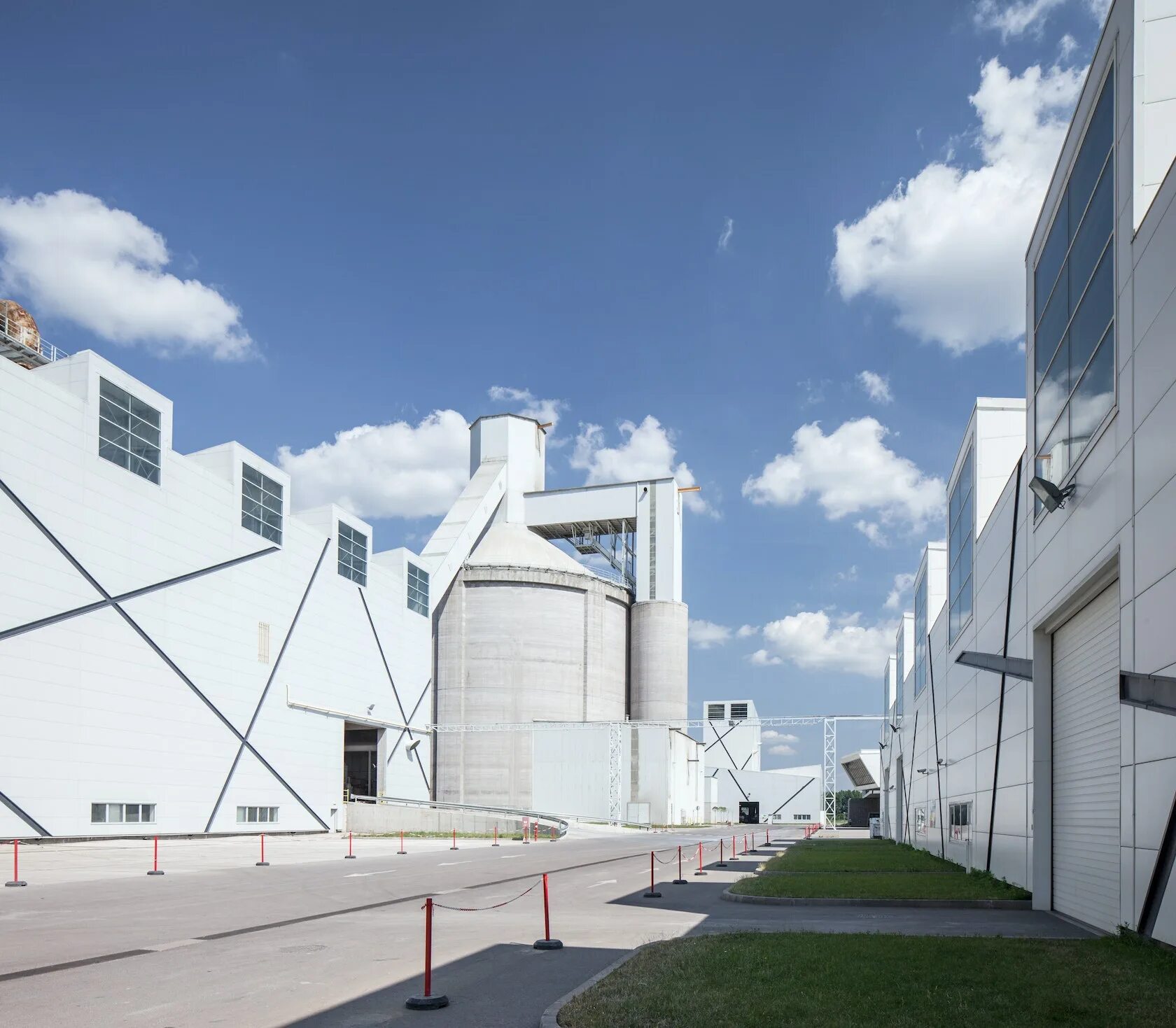 Батуми небоскребы. Современные кирпичные здания. Многоэтажное деревянное домостроение clt. Зеленая архитектура. Зеленые здания.