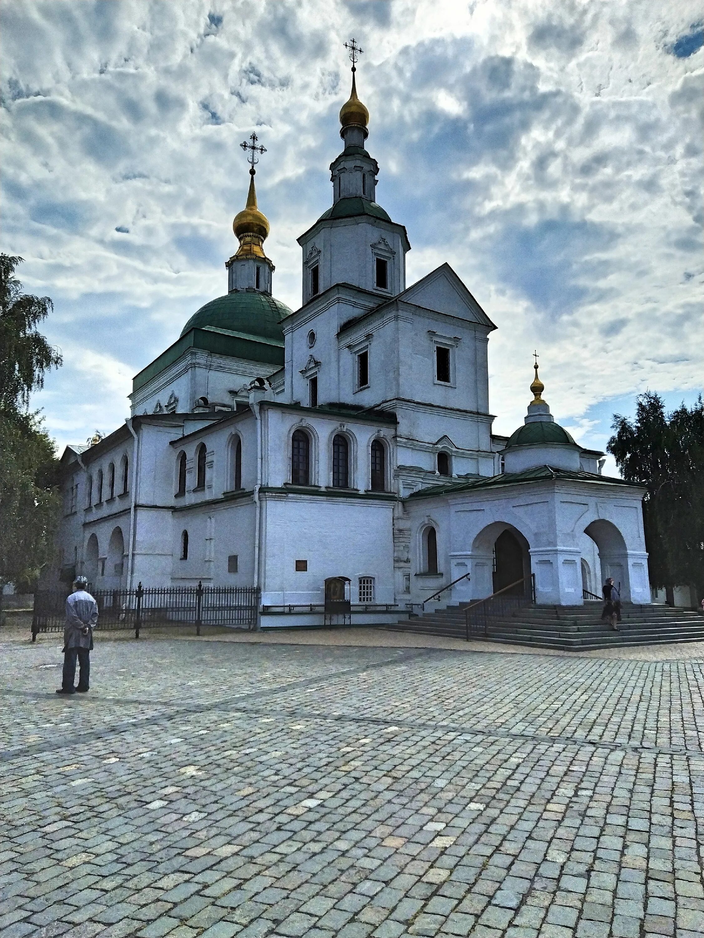 Свято-Данилов монастырь в Москве. Кладбище Свято Даниловского монастыря. Мужской монастырь в Москве Даниловский монастырь. Даниловский монастырь кладбище. Сайт свято даниловского монастыря в москве