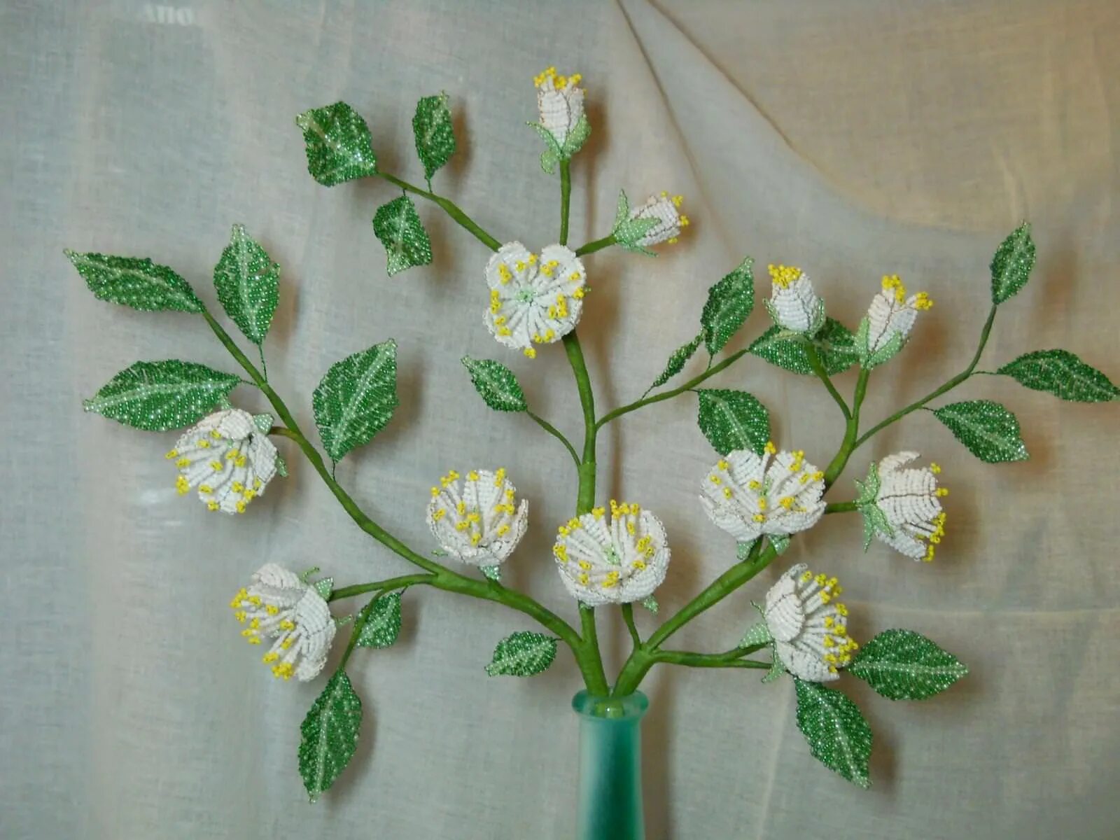 Бисероплетение деревья. Бисерное ожерелье «осирис и изида». Цветы из бисера в горшке. Плетение бисером. Веточки цветов из бисера.