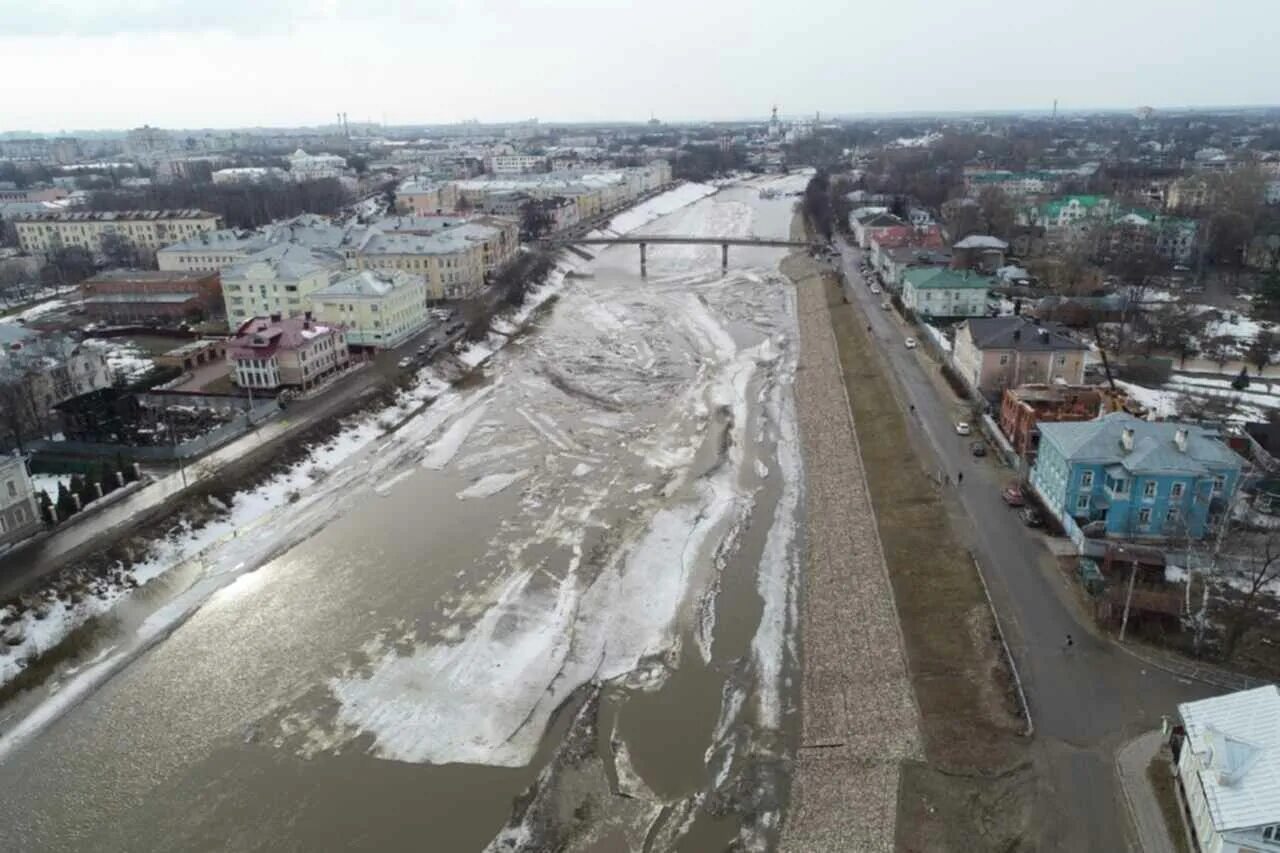 Уровень воды в вологде сегодня. Вологда река сейчас. Река в Баранково Вологда. Уровень реки в Вологде. Вологда Ананьино паводок.