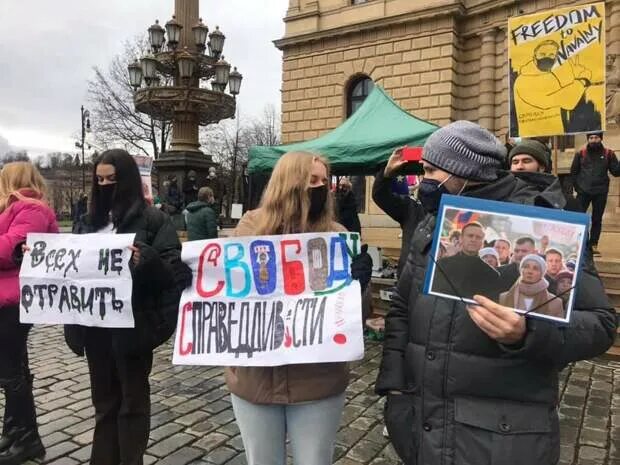 Митинг в поддержку Навального. Плакаты с митингов в поддержку Навального. Акция в поддержку Навального в Лондоне. Акция в поддержку Навального в Ростове-на-Дону. Митинг в поддержку прошел