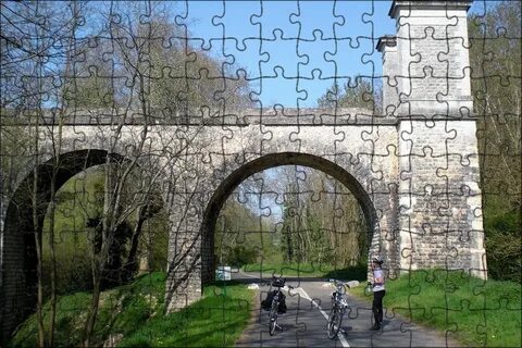 Арка через дорогу